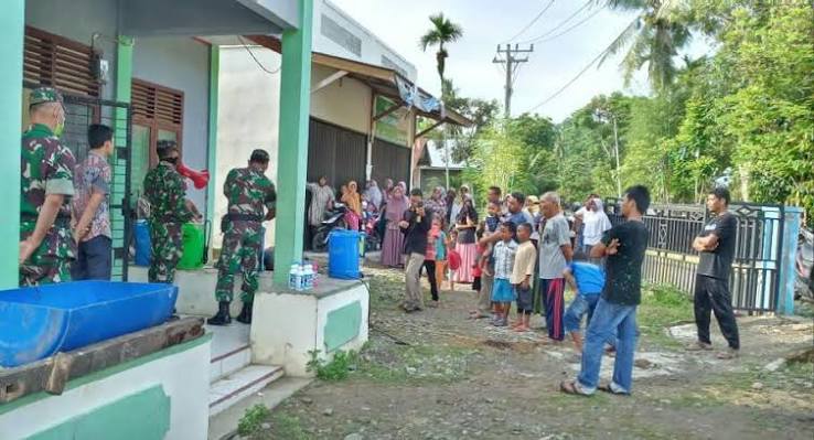 Kantor Keuchik Gampong Blang Kumot Baroh merupakan pusat penyelenggaraan pemerintahan gampong 